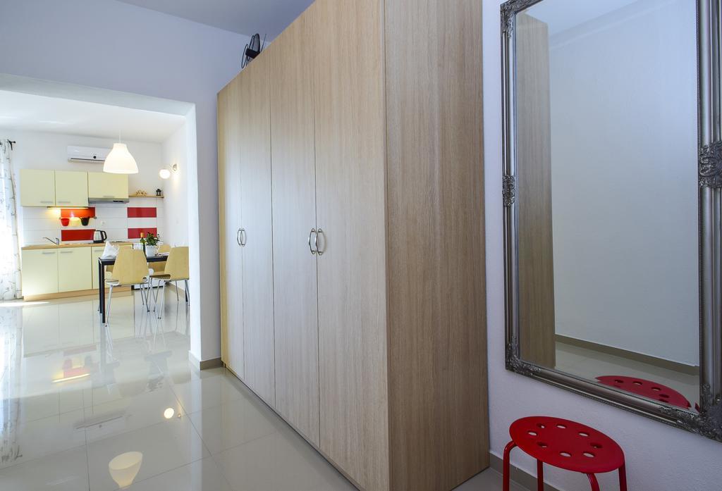 Amadrian Apartments シベニク エクステリア 写真