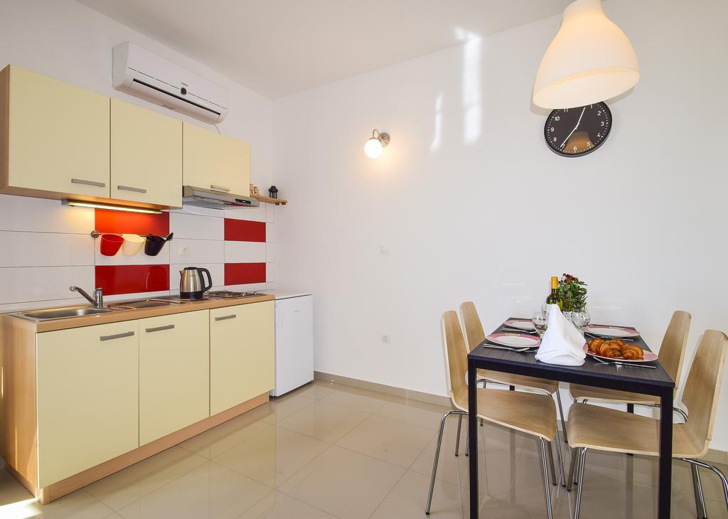 Amadrian Apartments シベニク エクステリア 写真