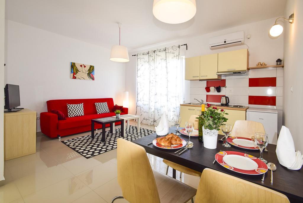 Amadrian Apartments シベニク エクステリア 写真