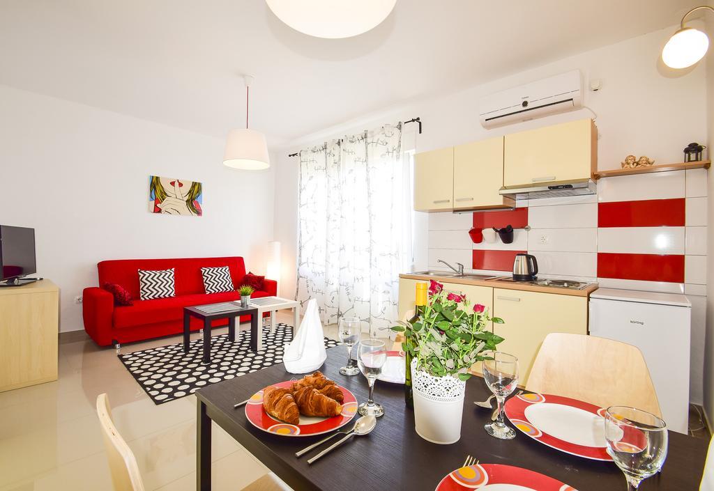 Amadrian Apartments シベニク エクステリア 写真