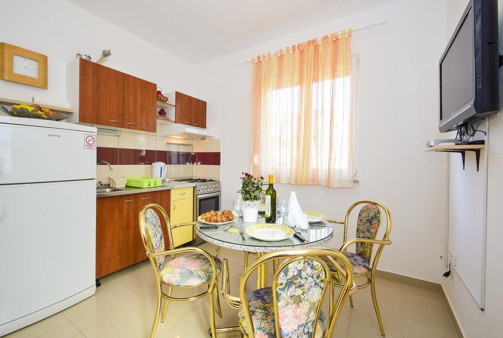 Amadrian Apartments シベニク 部屋 写真